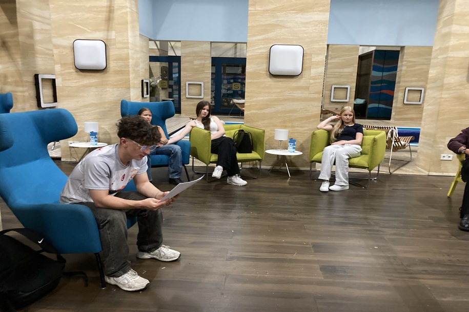 DuG Kurs zu Besuch in den UFA SERIAL DRAMA STUDIOS